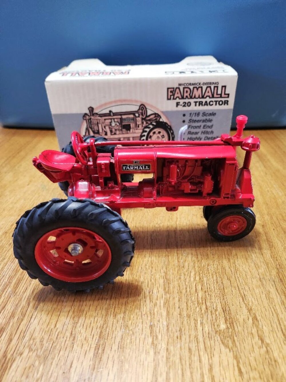 Ertl McCormick-Deering Farmall F-20 Tractor 1/16 scale Die Cast Metal